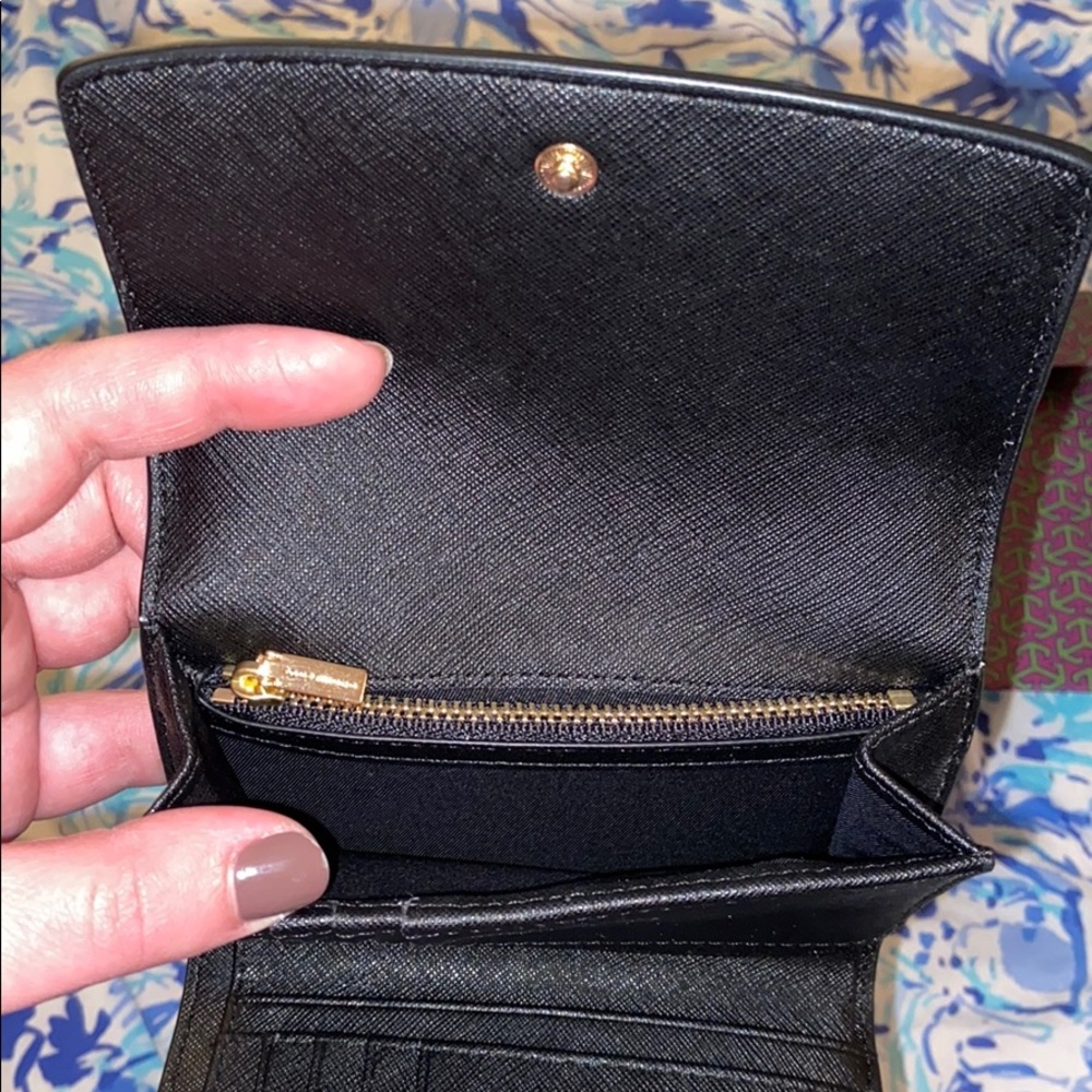 ⭐️SOLD⭐️ NWOT Tory Burch Robinson Trifold Wallet - Picture 3 of 8